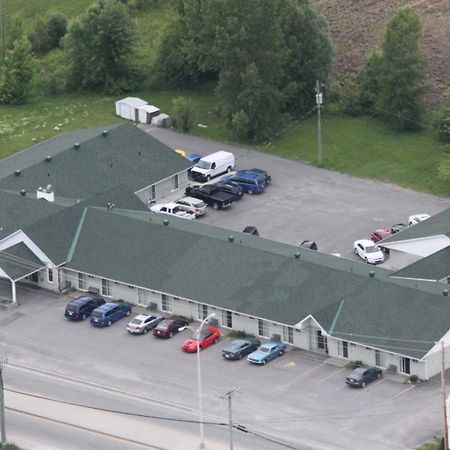 Motel Les Pignons Verts Buckingham Exteriör bild